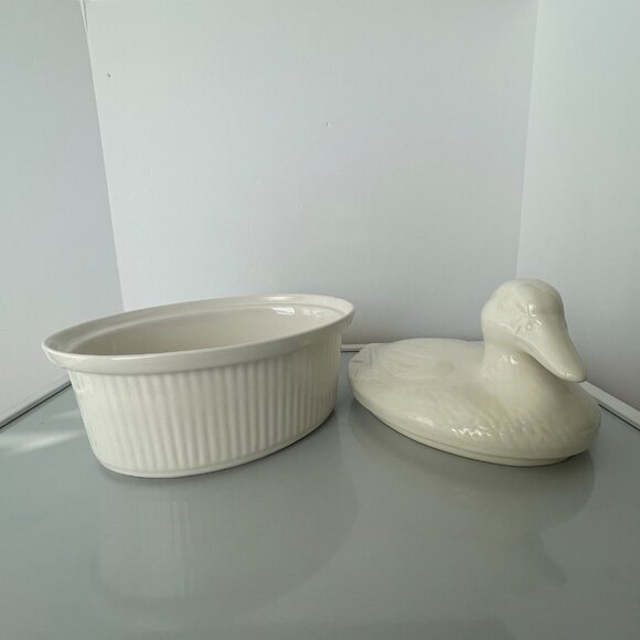 Vintage Covered White Ceramic Duck Serving Dish - Picture 7 of 10